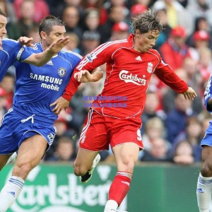 国足新星拆台引热议，训练场上的直言风波